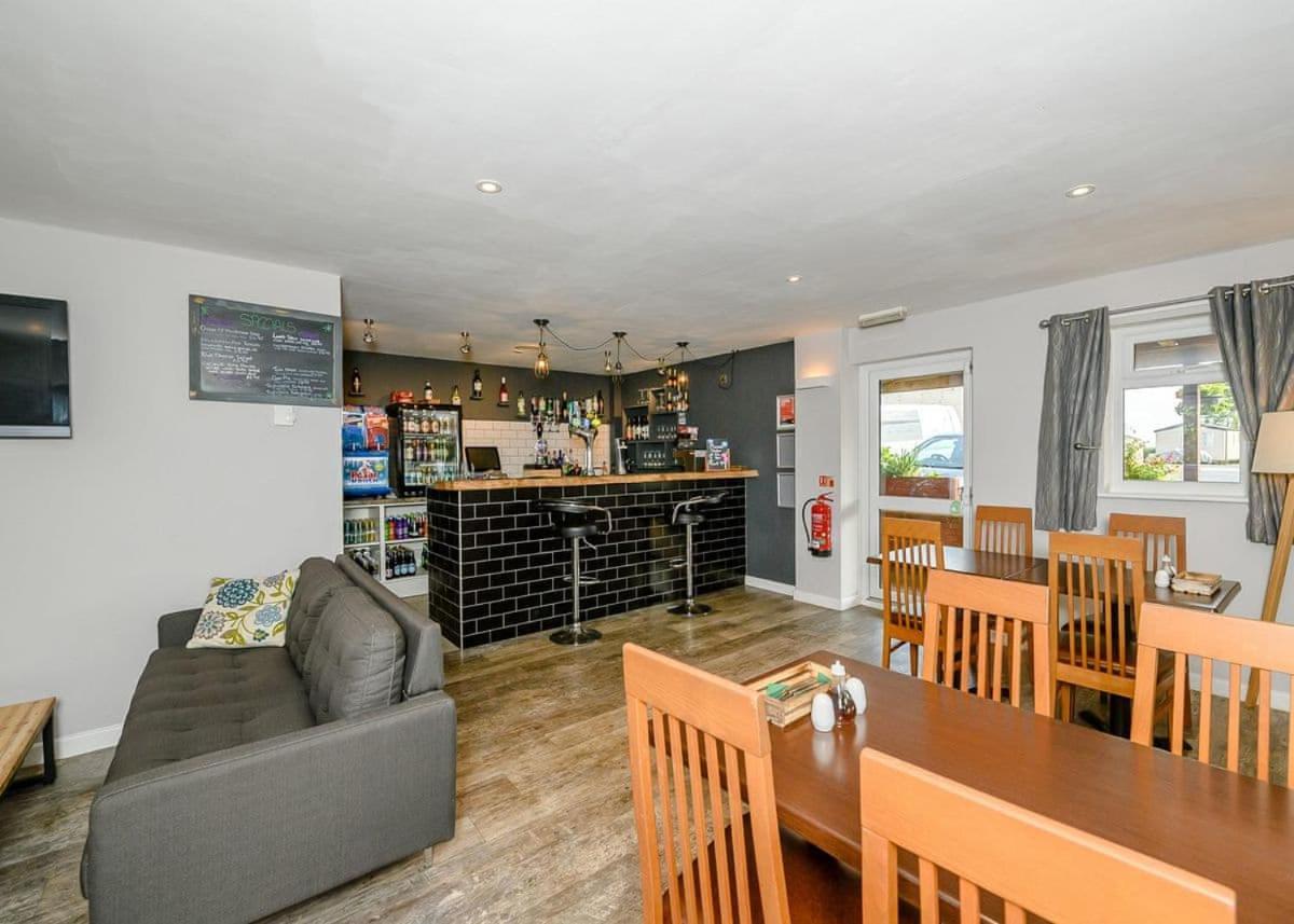 Castle Brake Holiday Park Woodbury Bagian luar foto