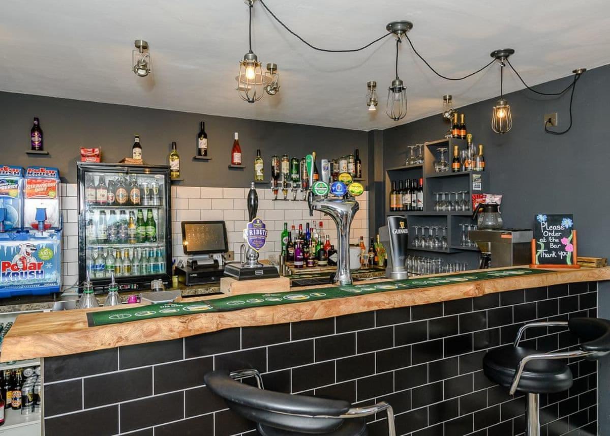Castle Brake Holiday Park Woodbury Bagian luar foto
